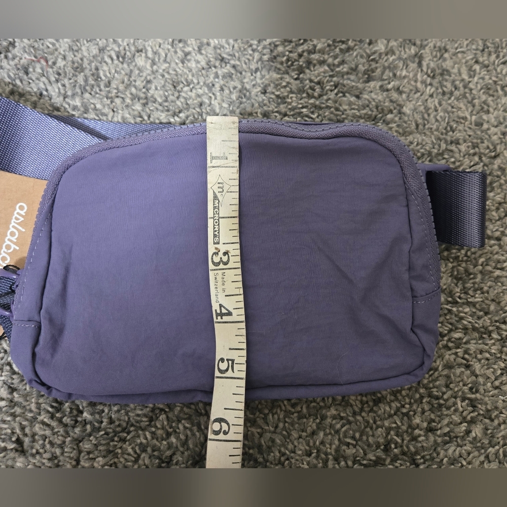 Compact lavender belt bag multiple compartments, Adjustable Waist Strap, NWT - Picture 8 of 9
